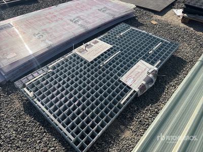 Quantity of (40) Galvanized Steel Garden Mesh 36 in x 72 in Divers Autres (Unused)