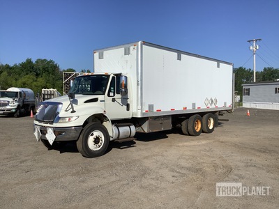 2013 International 4400 6x4 Van Truck