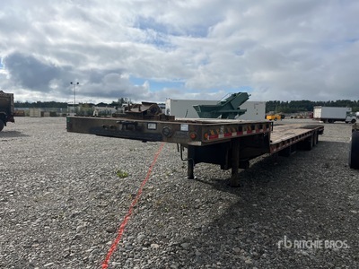 2000 Ledwell 48 ft T/A Hydraulic Tail Trailer