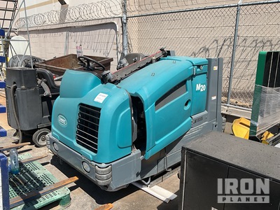 Tennant M20 Ride-On Floor Sweeper