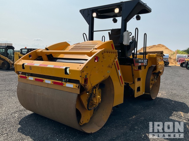 COMPACTADOR 2015 CATERPILLAR CB54