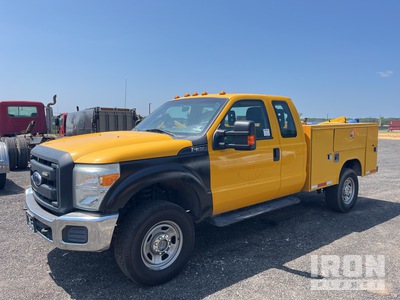 2016 Ford F-350 XL 4x4 Extended Cab Utility Truck
