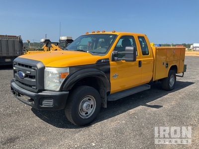 2014 Ford F-350 XL 4x4 Extended Cab Utility Truck
