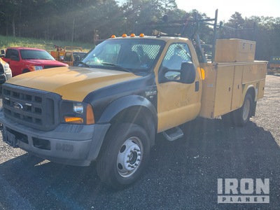 2005 Ford F-550 XL 4x2 single cab, Thieman body; auto crane Service Truck