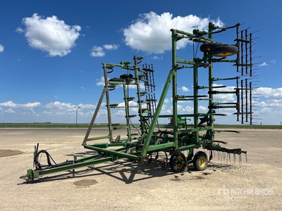 John Deere 1610 40 ft Cultivator