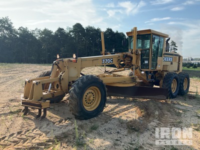 2001 John Deere 770C ممهدات الأرض الآلية