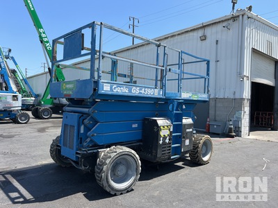 2015 Genie GS4390 Dual Fuel Scissor Lift