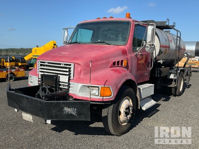2001 Rosco Maximum 1950 gal on Sterling M7500 4x2 Asphalt Distributor Truck