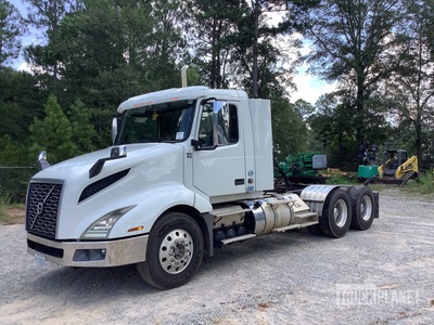 2019 Volvo VNL64T 6x4 Ciągnik siodłowy T/A z kabiną dzienną