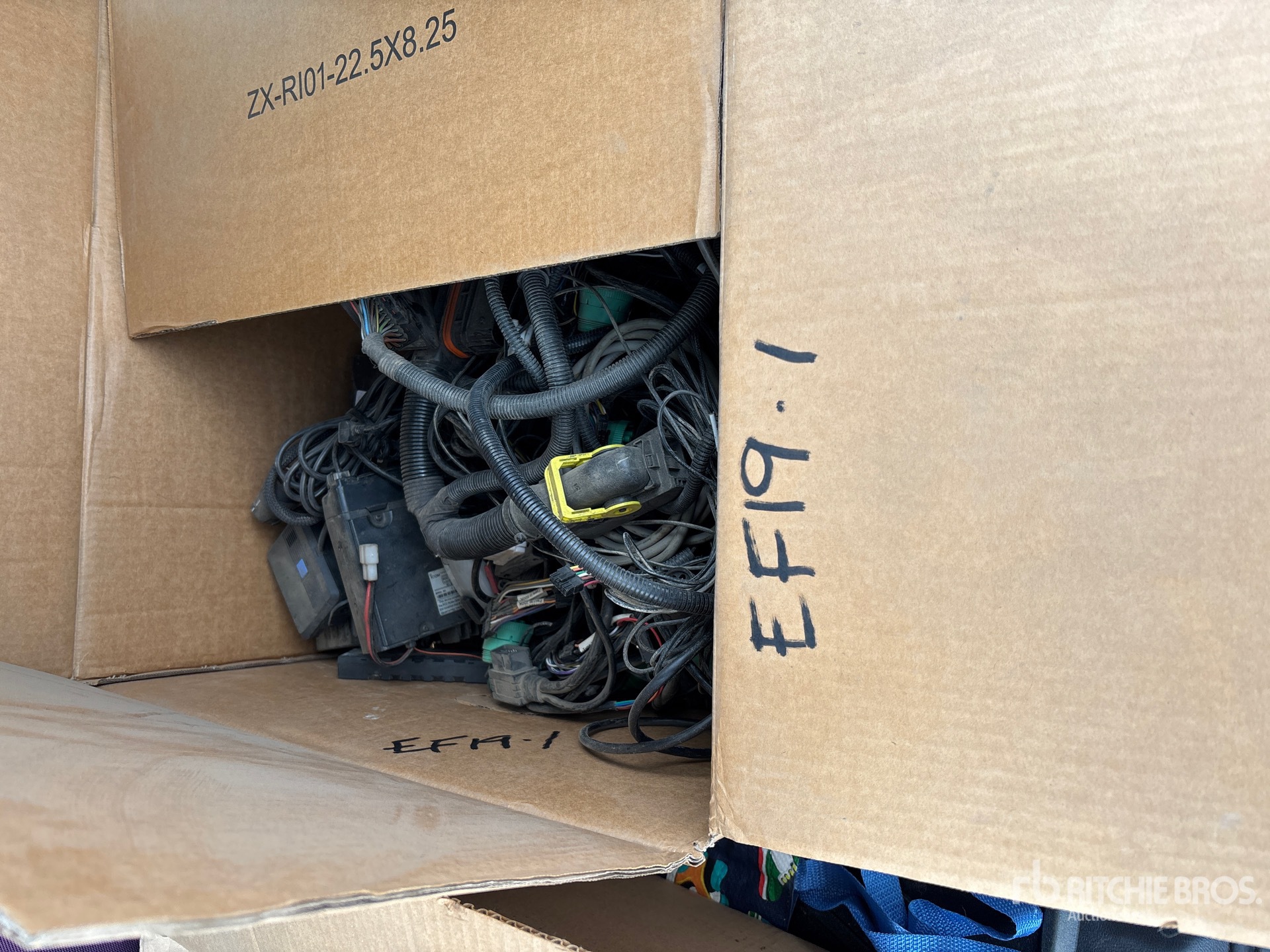 Quantity of (25) Fleet Complete MGS800 Truck Modem Divers - Magasin, entrepôt, consommateur