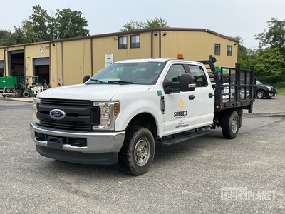 2019 Ford F-250 XL 4x4 Crew Cab Flatbed Truck