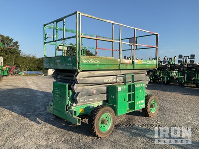 2017 Skyjack SJ8841RT Diesel 4x4 Piattaforma aerea verticale