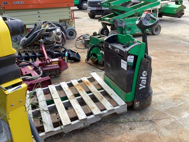 2019 Yale MPB045VGN24T2646 4510 lb Electric Pallet Jack (Inoperable)