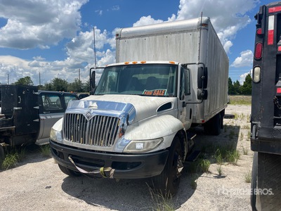 2007 International 4200 4x2 Camion fourgon (Inoperable)