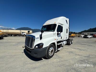 2015 Freightliner Cascadia 6x4 T/A Day Cab Truck Tractor