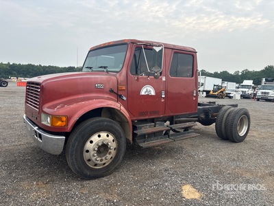 2001 International 4700 4x2 Crew Cab Cabine en chassis