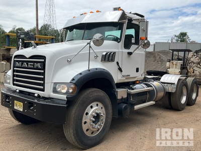 2009 Mack GU713 6x4 トラックトラクター（T/A）