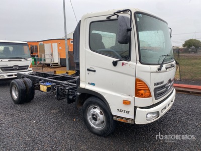 2009 Hino FC500 1018 4x2 الكابينة والهيكل