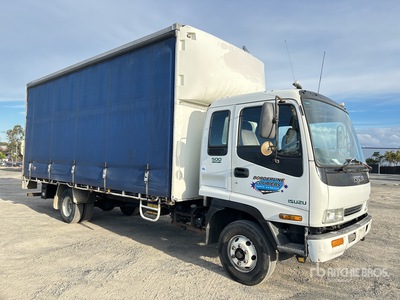 1999 Isuzu FRR 500 4x2 Camion à rideaux latéraux