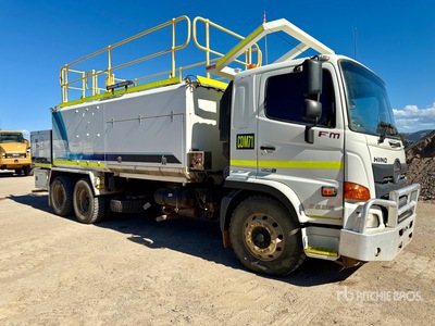 2018 Hino 500 2628 FM 6x4 Camion citerne à carburant et lubrifiant