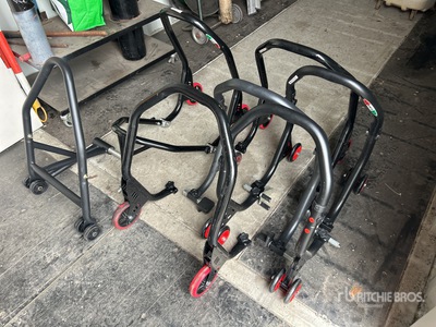 Quantity of (7) Motorbike Stand Pièces diverses