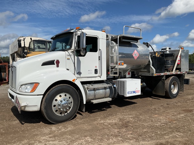 2022 Kenworth T370 4x2 Fuel and Lube Truck