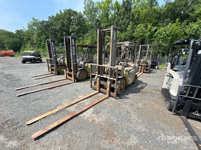 Inopratable Clark C45L 8800 lb Cushion Tire Forklift (Inoperable) | Ritchie Bros ...