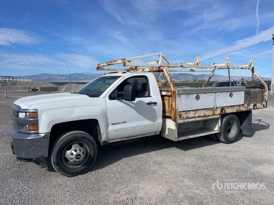 2015 Chevrolet 3500 HD 4x2 Flatbed Truck