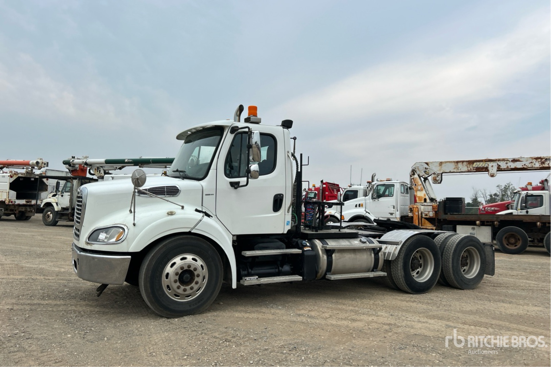 2013 Freightliner M2 T/A Day Cab Truck Tractor