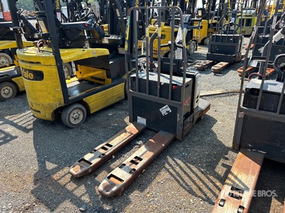 2023 Crown 4500 Series 6000 lb Wózek paletowy