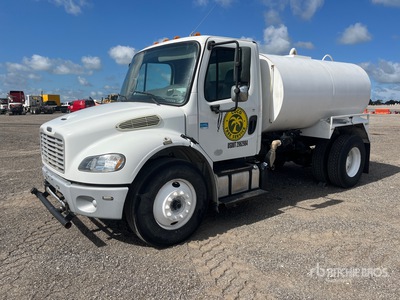 2014 Freightliner M2 106 4x2 Camion à eau