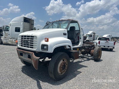 2001 Chevrolet C7H042 4x2 Cab and Chassis (Inoperable)