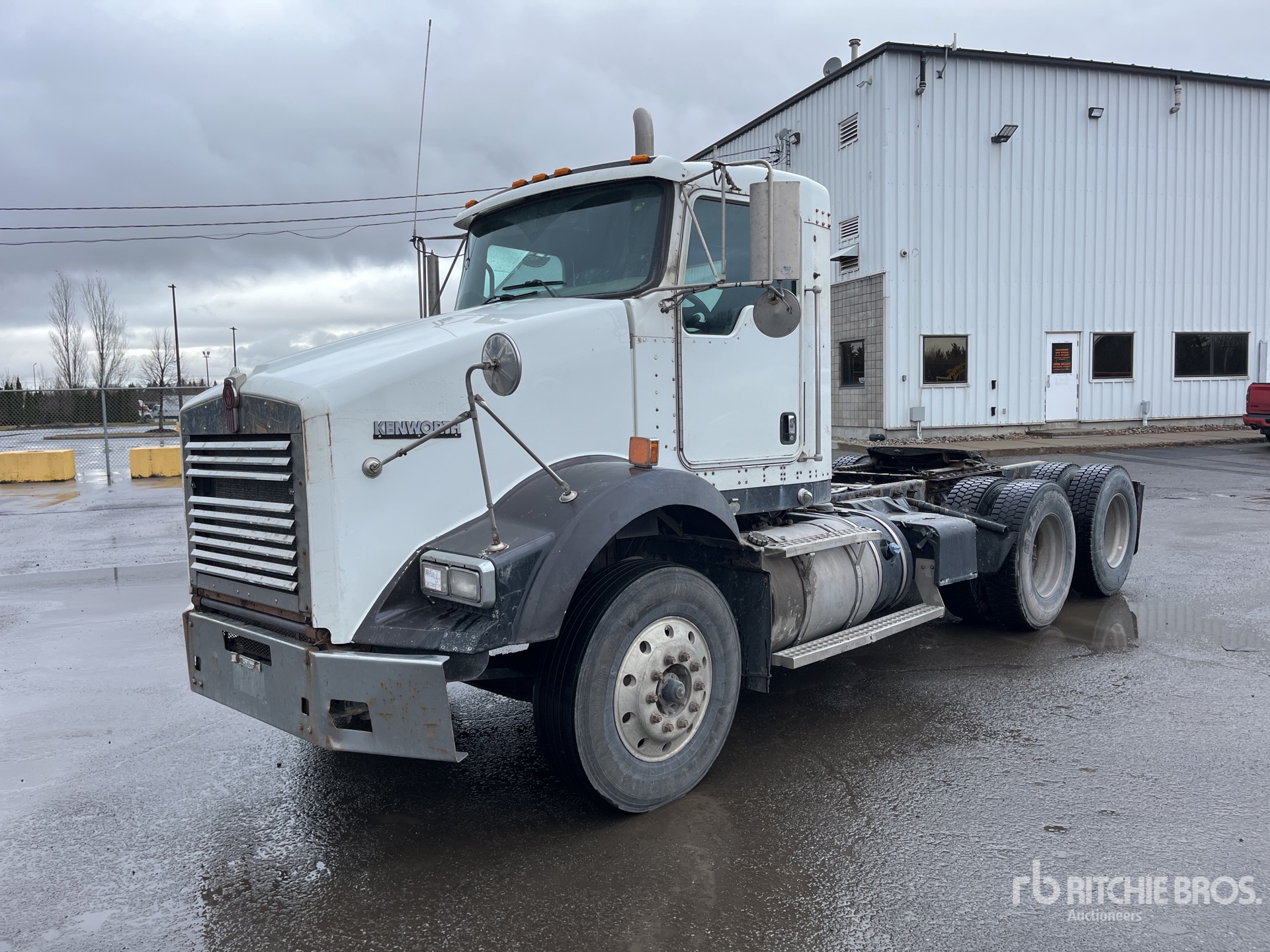 2013 Kenworth T800 6x4 T/A Day Cab Truck Tractor