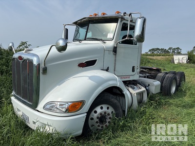 2013 Peterbilt 384 6x4 Ciągnik siodłowy T/A z kabiną dzienną