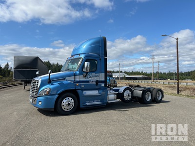 2016 Freightliner Cascadia 8x4 Tri/A Dagcabine Trekker