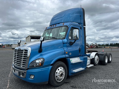 2016 Freightliner Cascadia 8x4 Tri/A Day Cab Truck Tractor