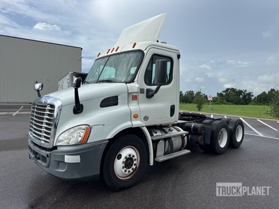 2015 Freightliner Cascadia 113 6x4 T/A Day Cab Truck Tractor