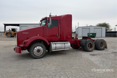 2010 Kenworth T800 6x4 T/A Sleeper Truck Tractor