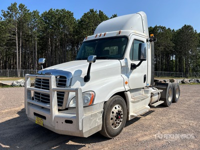 2014 Freightliner Cascadia 125 6x4 T/A Day Cab Truck Tractor