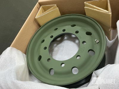 (8) Hutchinson WX-2154 X1 Vehicular Wheel Hubs