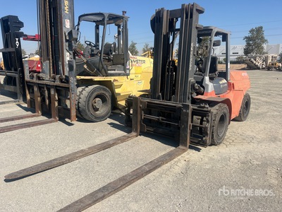 2012 Toyota 7FDU70 13500 lb Pneumatic Tire Forklift