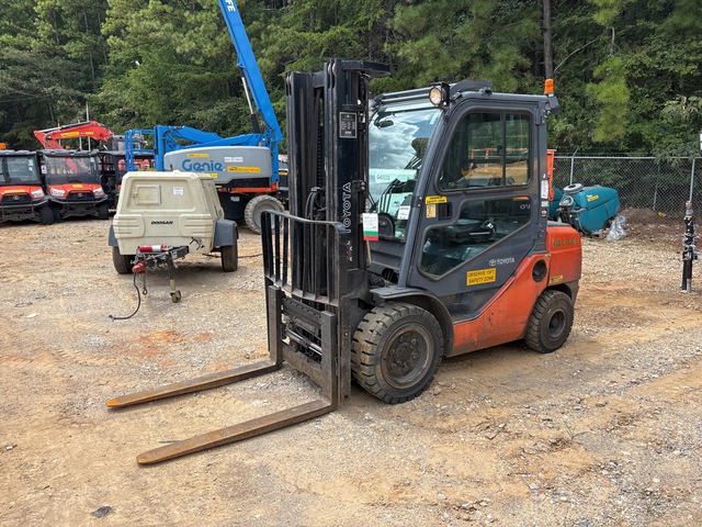 2013 Toyota 8FDU30 5750 lb Pneumatic Tire Forklift