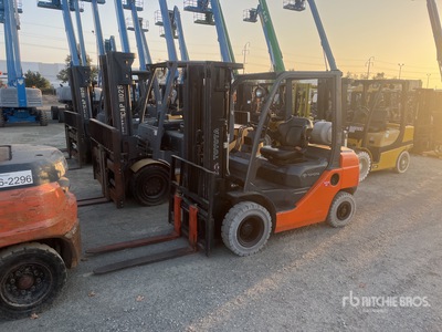 2018 Toyota 8FGU25 4500 lb Pneumatic Tire Forklift