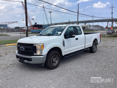 2017 Ford F-250 XL 4x2 Extended Cab Pickup