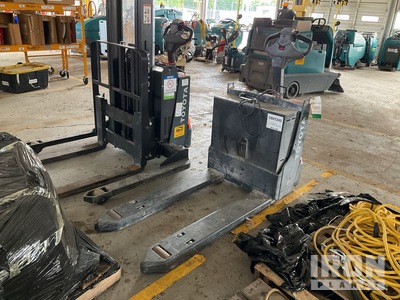 2016 Toyota 8HBW23 4500 lb Electric Pallet Jack