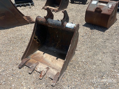 John Deere 24 in Q/C Digging Graafmachine Bak
