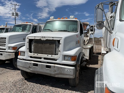 2001 Sterling LT9500 10x4 Mixer Truck (Inoperable)