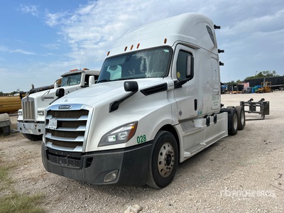 2018 Freightliner Cascadia 126 6x4 Sleeper Truck Tractor
