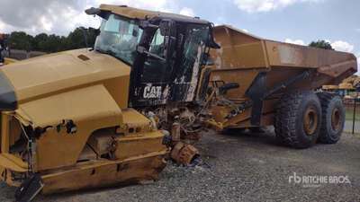 2018 Cat 745 Camion à benne articulé
