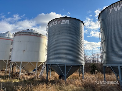 Twister +/- 2200 bu 5 Ring Hopper Grain Bin